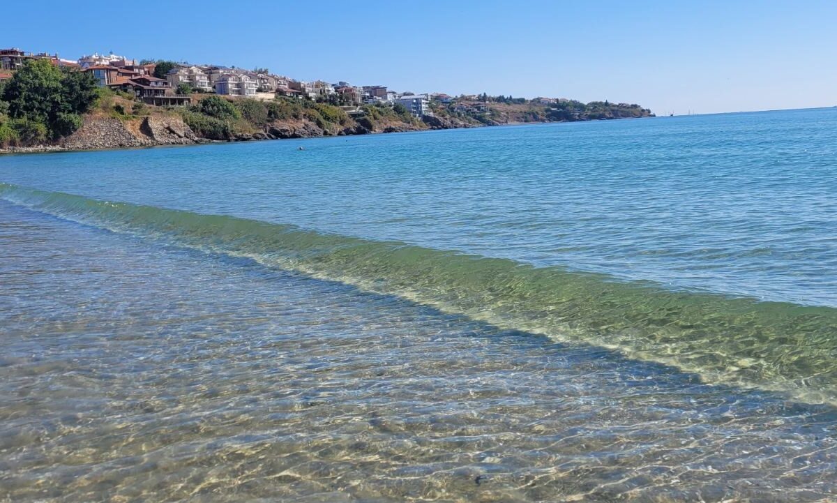 Модерна нова къща в комплекс на брега на морето