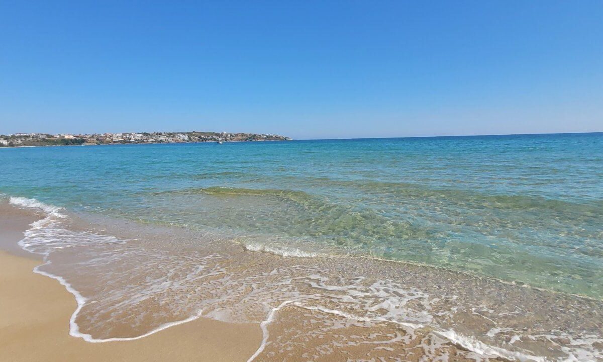 Модерна нова къща в комплекс на брега на морето